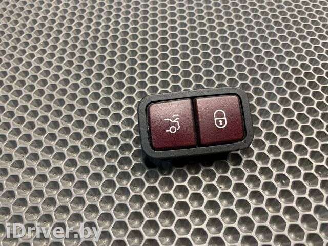 Кнопка открытия багажника Mercedes CLS C218 2013г. A2208211479 - Фото 1