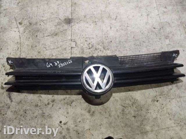 Решетка радиатора Volkswagen Golf 4 1999г.  - Фото 1