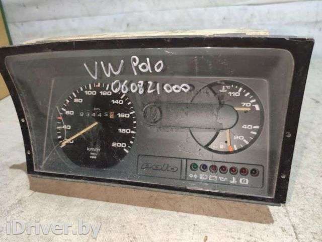 Щиток приборов (приборная панель) Volkswagen Polo 2 1981г.  - Фото 1