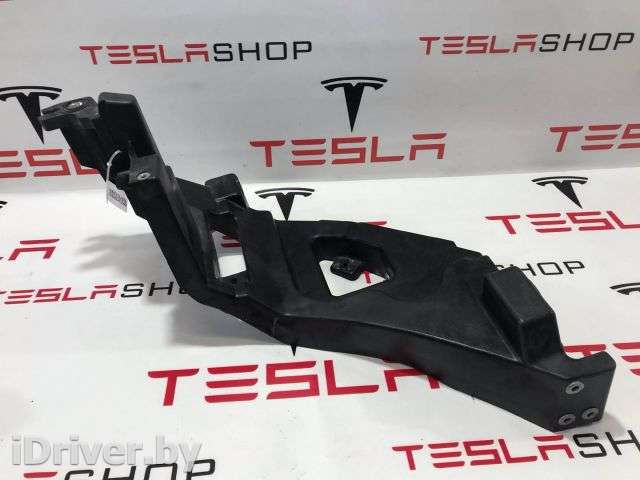 крепление фары левой Tesla model X 2017г. 1043357-00-F - Фото 1