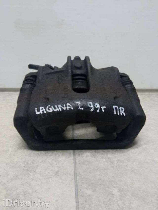 Суппорт тормозной передний правый Renault Laguna 1 1999г.  - Фото 1