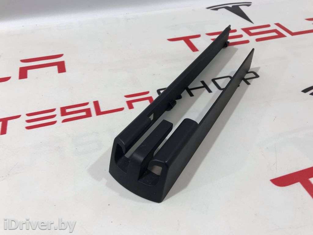 Пластик салазок сиденья Tesla model X 2017г. 1061614-00-D  - Фото 2