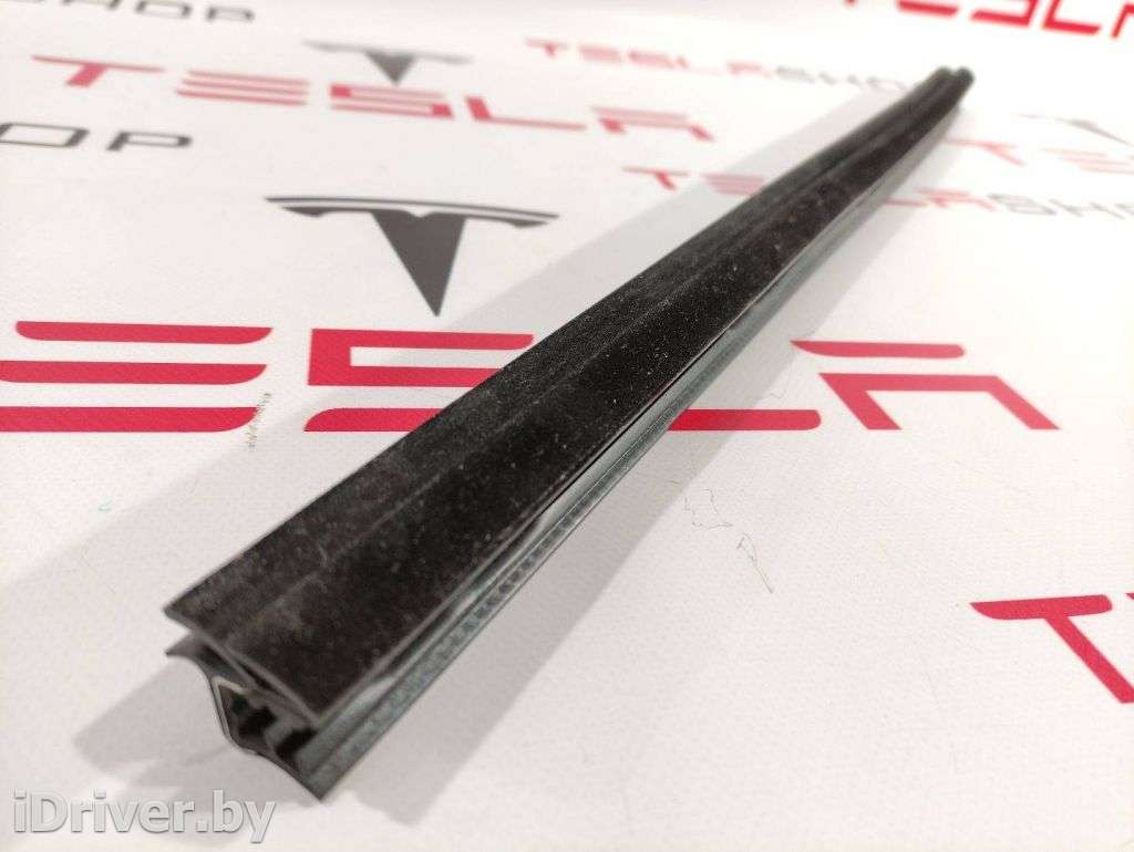 уплотнитель Tesla model S 2014г.   - Фото 2