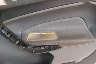 Обшивка двери передней правой (дверная карта) Ford Fiesta 6 2009г. 8A61A23942A , art349714 - Фото 4