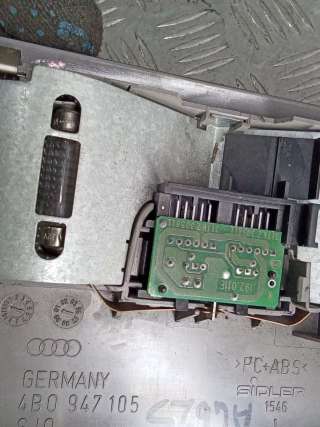 Фонарь салона (плафон) Audi A6 Allroad C5 2003г. 4B0947105 - Фото 2