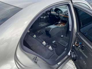 Уплотнитель двери задней правой Mercedes E W211 2002г.  - Фото 2