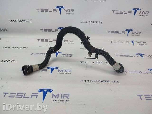 Патрубок радиатора Tesla model 3 2020г. 1077594-00 - Фото 1