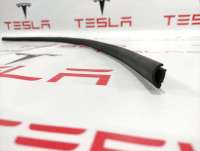 Уплотнитель двери сдвижной Tesla model X 2016г. 1069521-90-H - Фото 2