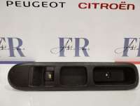  Кнопка стеклоподъемника переднего правого к Peugeot 3008 1 Арт K2695213