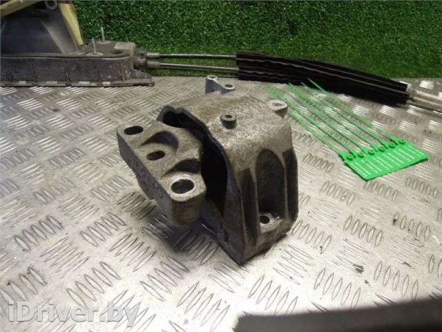 Подушка крепления двигателя Volkswagen Golf 5 2005г.  - Фото 1