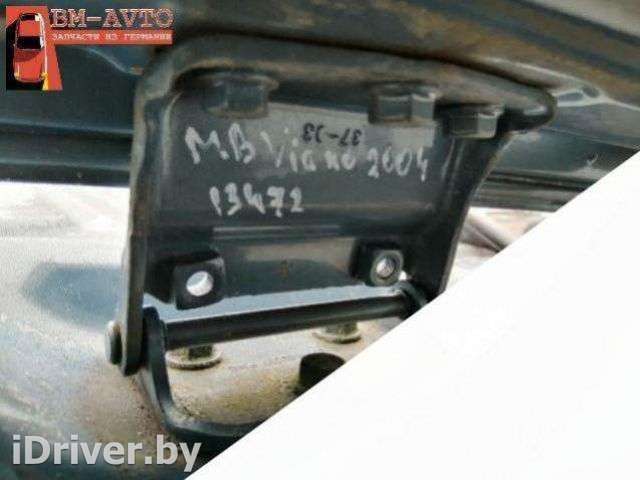 Петля крышки багажника Mercedes Viano 2004г.  - Фото 1