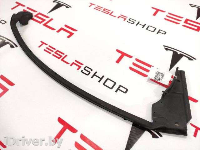 Уплотнитель Tesla model S 2015г. 1005421-00-D - Фото 1