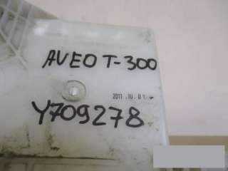 Бачок омывателя лобового стекла Chevrolet Aveo T300 2012г.  - Фото 4
