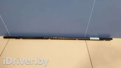 Молдинг стекла передней правой двери Mercedes E W211 2002г. A2116900480 - Фото 1