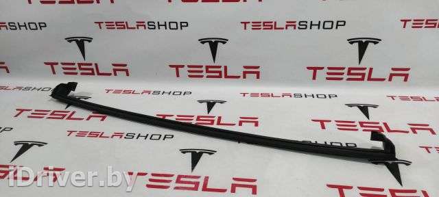 уплотнитель Tesla model X 2017г. 1073246-S0-B,1073246-90-B,1072079-90-D - Фото 1