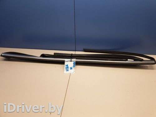 Уплотнитель стекла двери задний левый Mercedes GL X166 2013г. A1667350325 - Фото 1