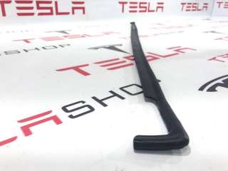 Уплотнитель двери сдвижной Tesla model X 2017г. 1069010-00-B,1069010-00-C - Фото 2