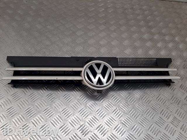 Решетка радиатора Volkswagen Golf 4 2002г. 1J0853655G - Фото 1