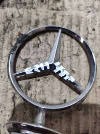 Эмблема Mercedes E W211 2004г.  - Фото 4