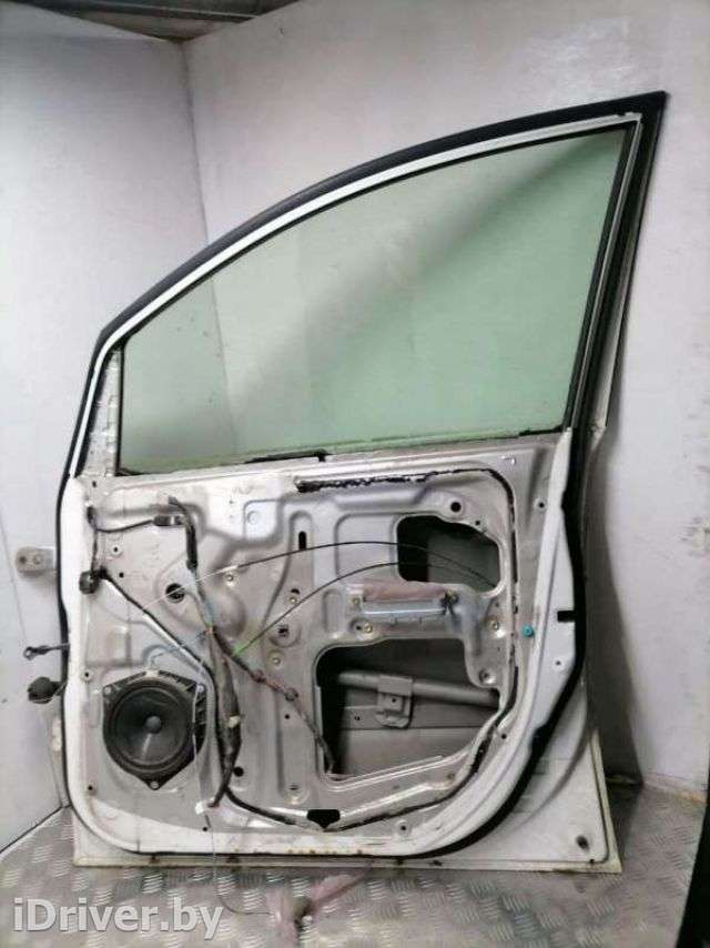Стеклоподъемник правый передний Toyota Avensis VERSO 2002г.  - Фото 1