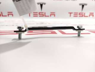 1118318-00-A направляющая ремня безопасности к Tesla model S Арт 9893920