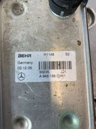 Радиатор масляный Mercedes C W203 2006г. A6111880301, H1148000 - Фото 2