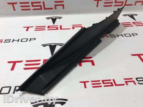 Молдинг крышки багажника Tesla model S 2013г. 1016334-00-E,1010338-00-D - Фото 1