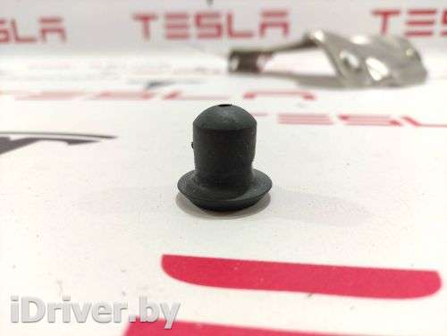 Отбойник капота (демпфер) Tesla model X 2017г. 1046405-00-E - Фото 1