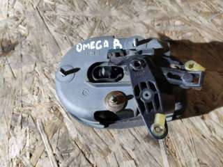 Ручка крышки багажника Opel Omega B 1998г.  - Фото 2
