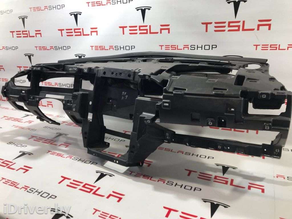Накладка декоративная центральной консоли Tesla model S 2013г. 1003326-00-G,1011184-00-A  - Фото 2
