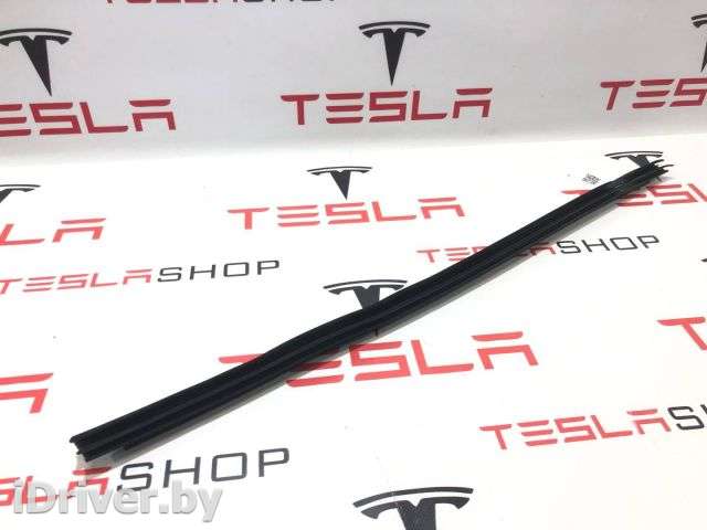 уплотнитель Tesla model X 2022г. 1032180-00-C,1483694-00-A - Фото 1
