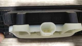 Ручка крышки багажника Mercedes ML/GLE w166 2014г. A1667500493 - Фото 2