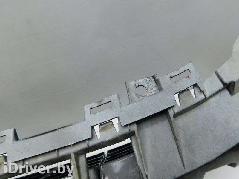 Решетка в бампер центральная Porsche Cayenne 958 2011г.   - Фото 4
