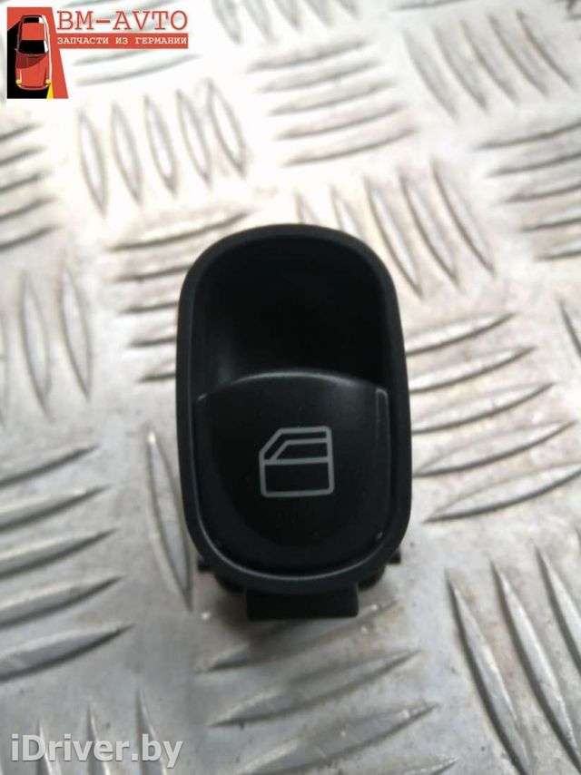 Кнопка стеклоподъемника переднего правого Mercedes C W203 2003г. A2038200210 - Фото 1
