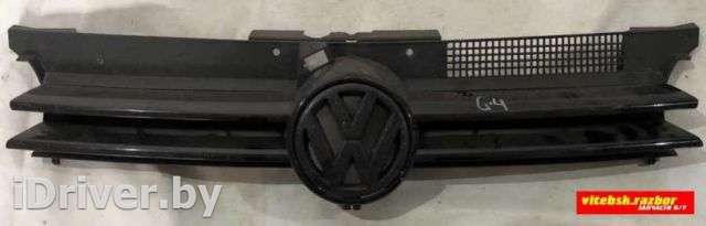 Решетка радиатора Volkswagen Golf 4 2001г.  - Фото 1