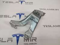 Кронштейн крепления монитора левый Tesla model 3 2021г. 1082313-00 - Фото 2