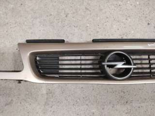 Решетка радиатора Opel Astra F 1995г.  - Фото 3
