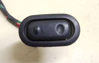 Кнопка стеклоподъемника задней Mazda 626 GE 1993г.  - Фото 2