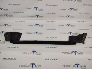 1090503-00 уплотнитель Tesla model 3 Арт 12420