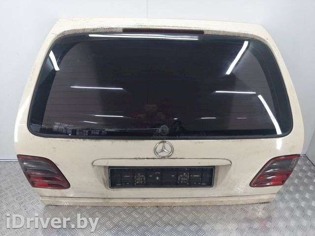 Крышка багажника (дверь 3-5) Mercedes E W210 2002г.  - Фото 1