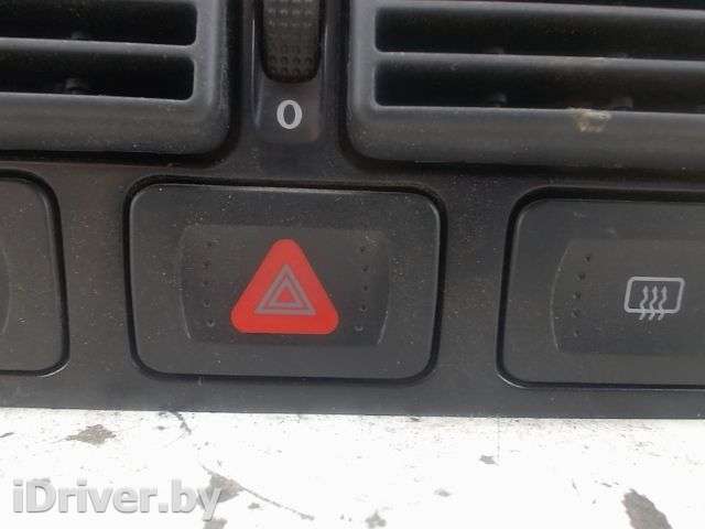 кнопка аварийной остановки Volkswagen Golf 4 2001г.  - Фото 1