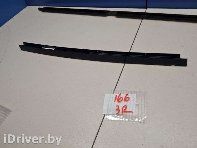 Направляющая стекла задней правой двери Mercedes ML/GLE w166 2012г. A1667300019 - Фото 1