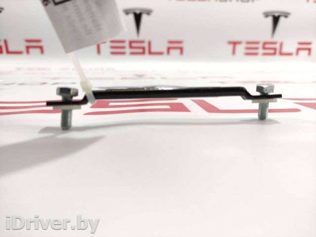 направляющая ремня безопасности Tesla model S 2014г. 1118318-00-A - Фото 1