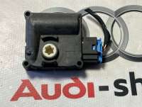 Моторчик заслонки печки Audi A8 D3 (S8) 2005г. 4E0820511 - Фото 3