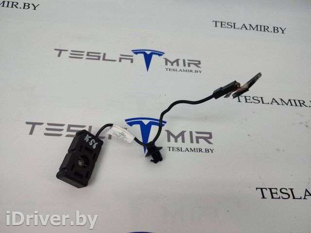 антенна левая Tesla model Y 2021г. 1509420-00 - Фото 1
