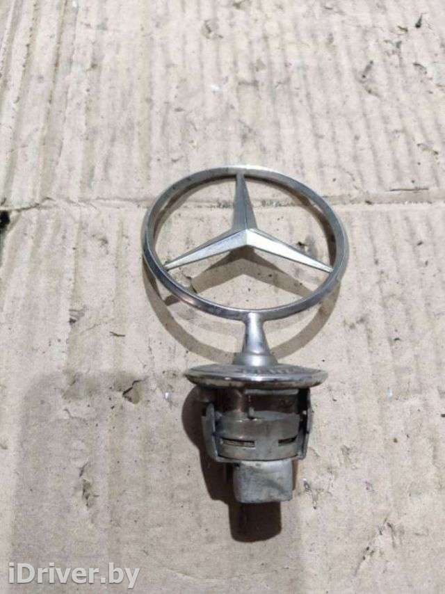 Эмблема Mercedes S W220 2000г.  - Фото 1