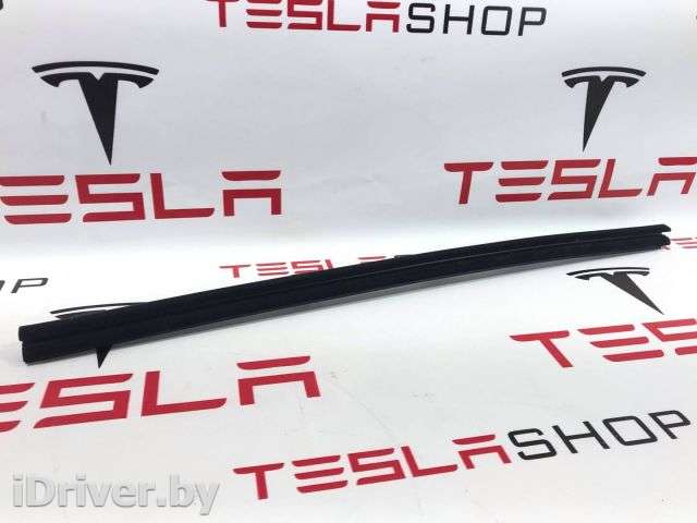 уплотнитель Tesla model S 2017г. 1038406-00-A,1038405-00-A - Фото 1