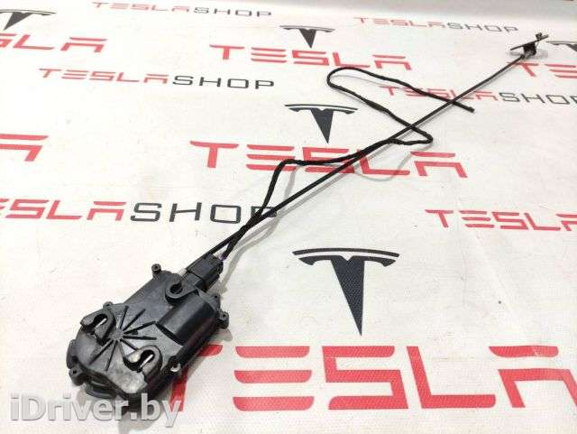 Электропривод замка капота Tesla model X 2017г.  - Фото 1