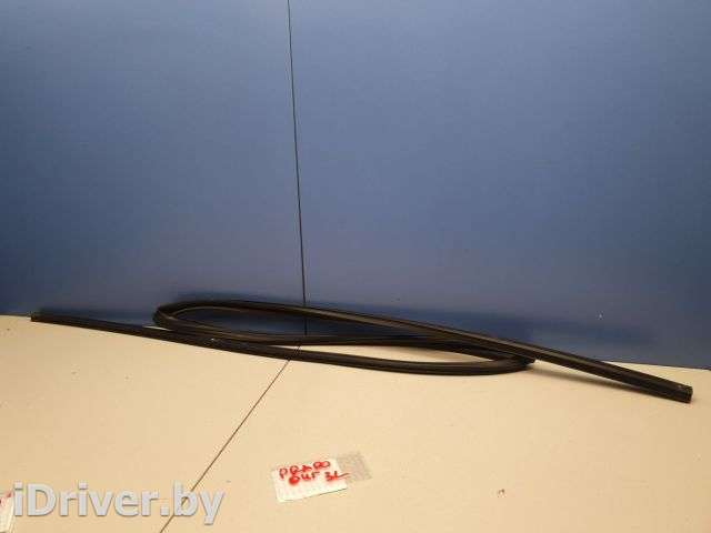 Уплотнитель стекла двери задний левый Toyota Land Cruiser Prado 120 2003г. 6815260040 - Фото 1