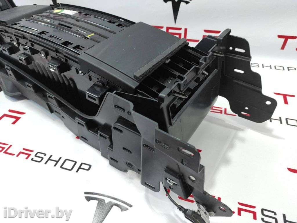 Вещевой ящик центральной консоли Tesla model X 2016г. 1048804-00-A,1057379-00-D,1055149-00-C  - Фото 3
